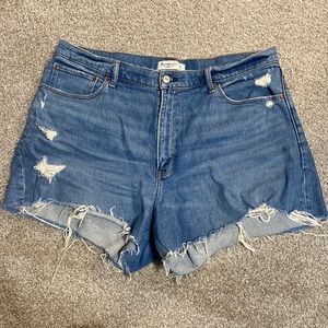 Abercrombie Curve Love High Rise 4 Inch Mom Shorts size 16